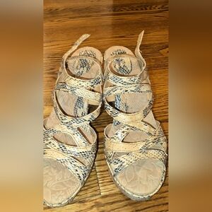 BOC Tan and Black Sandals for Outdoor Adventures